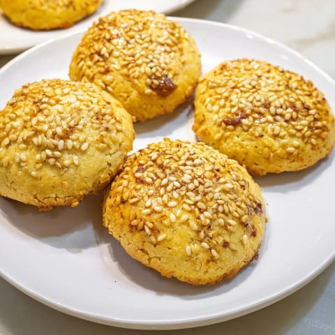 Warm honey-glazed Tunisian Makroudh cookies, perfect with mint tea, ready to be enjoyed.