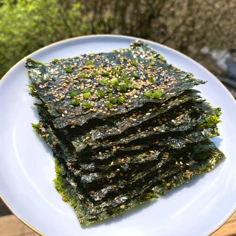 Perfectly baked Snacks de Vague Surf, showing layers of savory seaweed with sesame seeds, ready to enjoy.